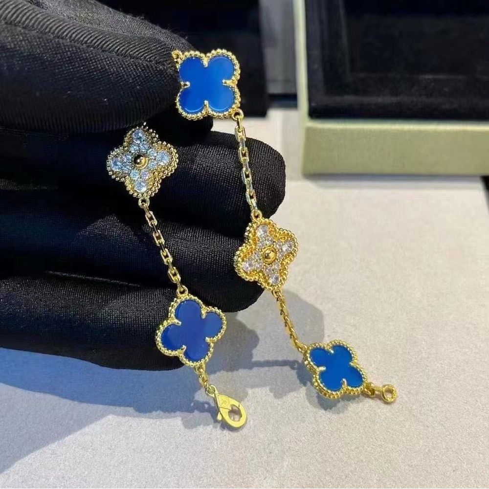 Van Cleef & Arpels Vintage Alhambra bracelet, 5 four-leaf lucky patterns - Picture 5 of 8
